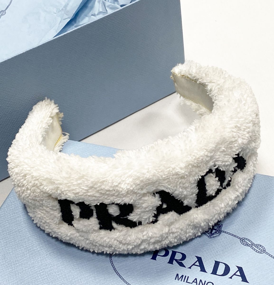 Ободок Prada цена 10 959 руб