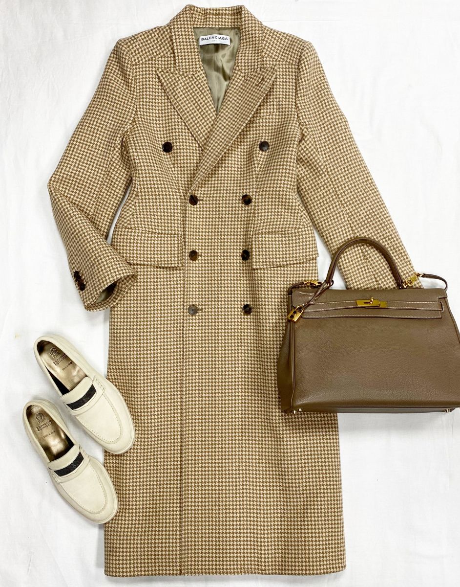 Пальто Balenciaga размер 38 цена 78 275 руб Лоферы Brunello Cucinelli размер 40 цена 29 745 руб Сумка Hermès