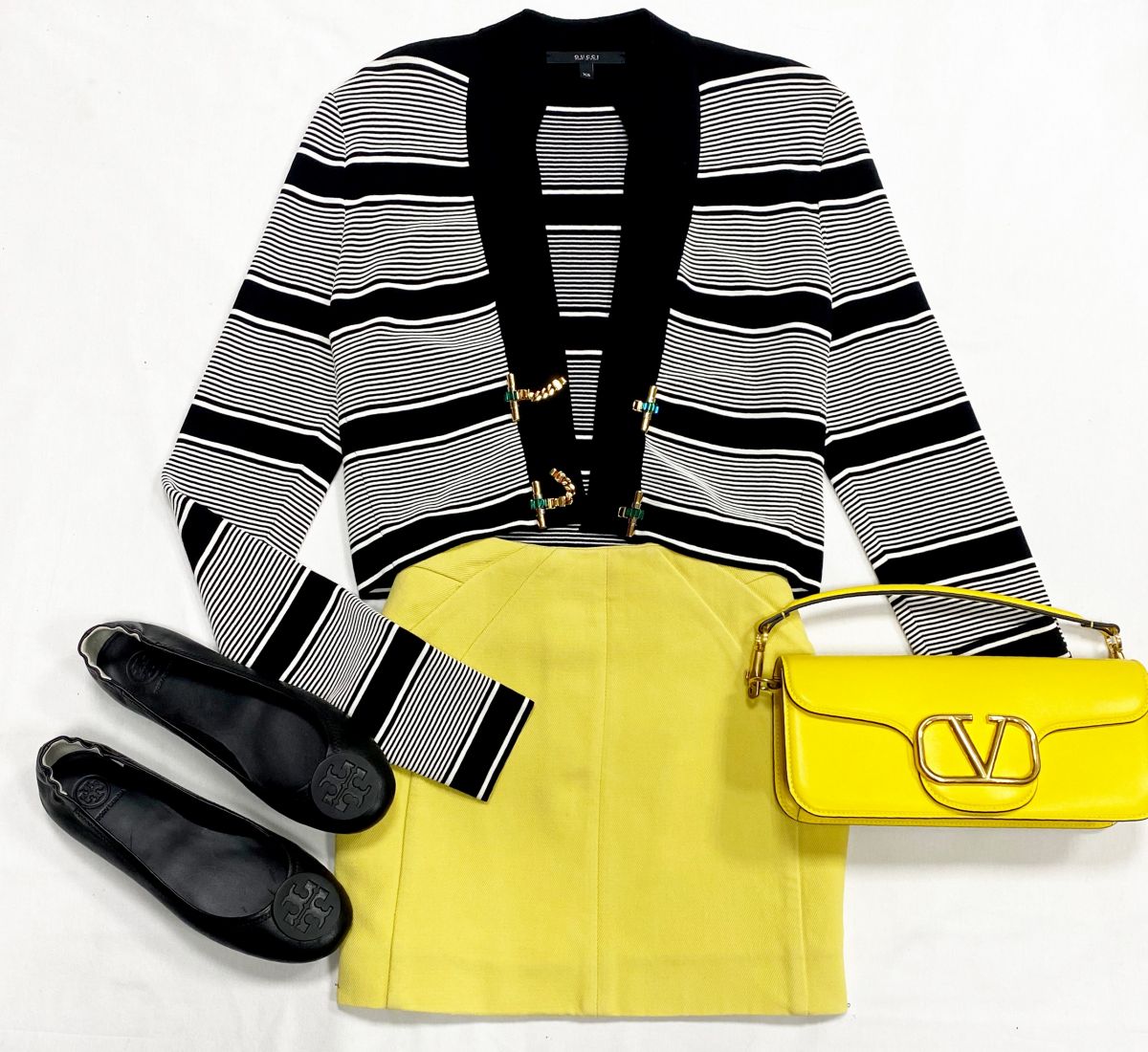 Кофта /камни/ Gucci размер XS цена 18 462 руб
Юбка Marni размер 38 цена 6 154 руб
Балетки Tory Burch размер 38.5 цена 7 693 руб
Сумка Valentino 