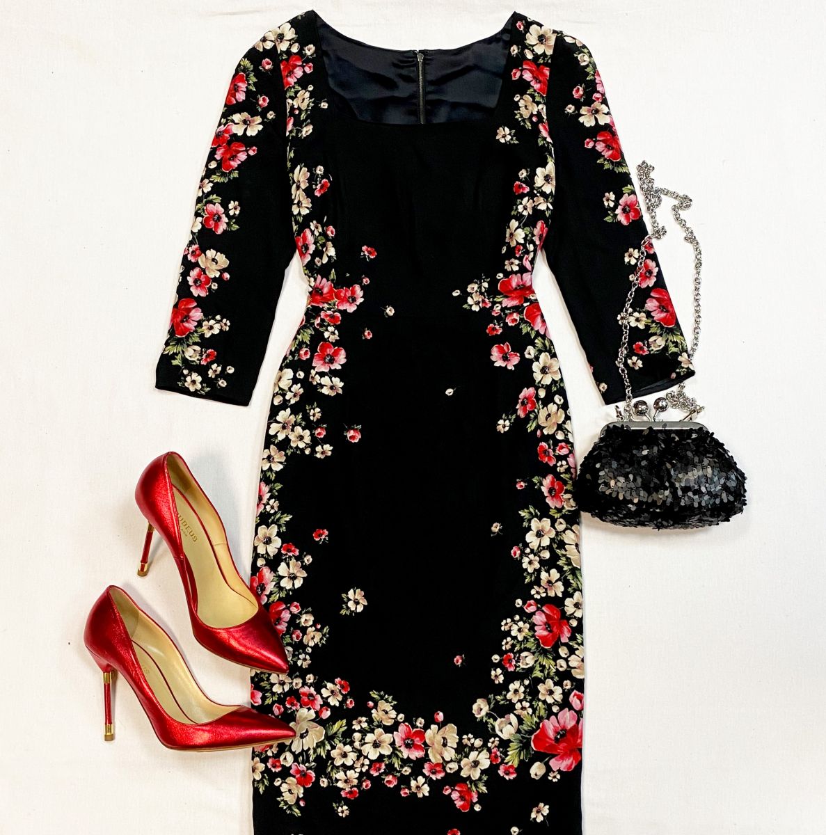 Платье Dolce Gabbana размер 40 цена 23 078 руб
Туфли Rubeus размер 41 цена 15 385 руб
Клатч Max Mara 