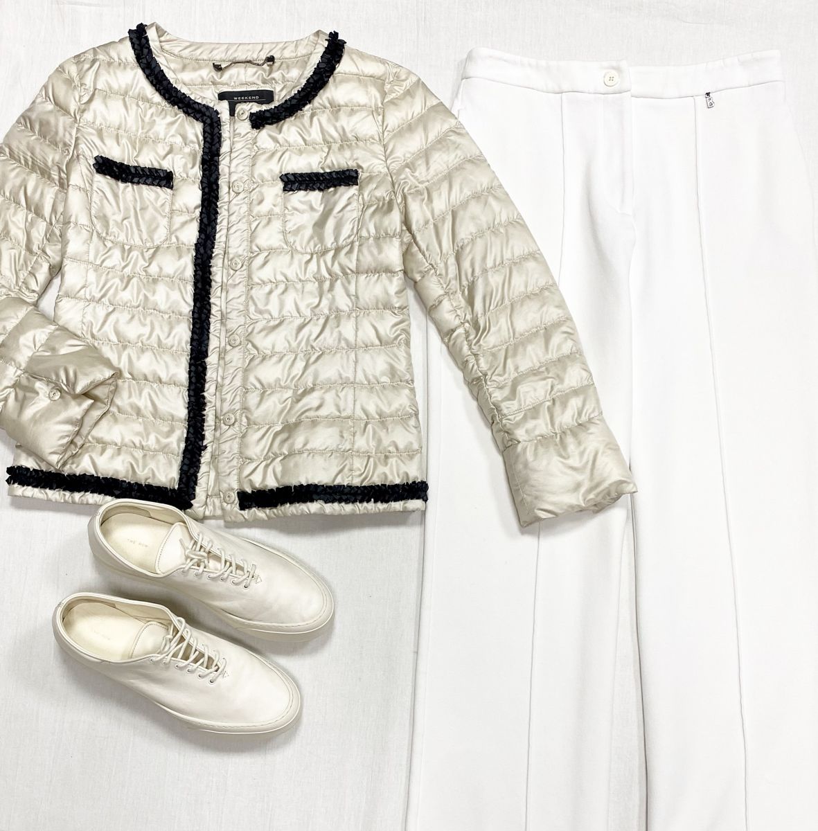 Куртка Weekend/ Max Mara размер 40 цена 9 393 руб
Брюки Bogner размер 42 цена 7 828 руб
Кеды The Row размер 41 цена 23 483 руб