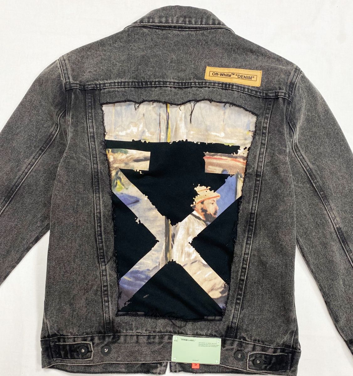 Куртка Off White размер S цена 23 483 руб
Кроссовки Hermes размер 40 цена 46 965 руб