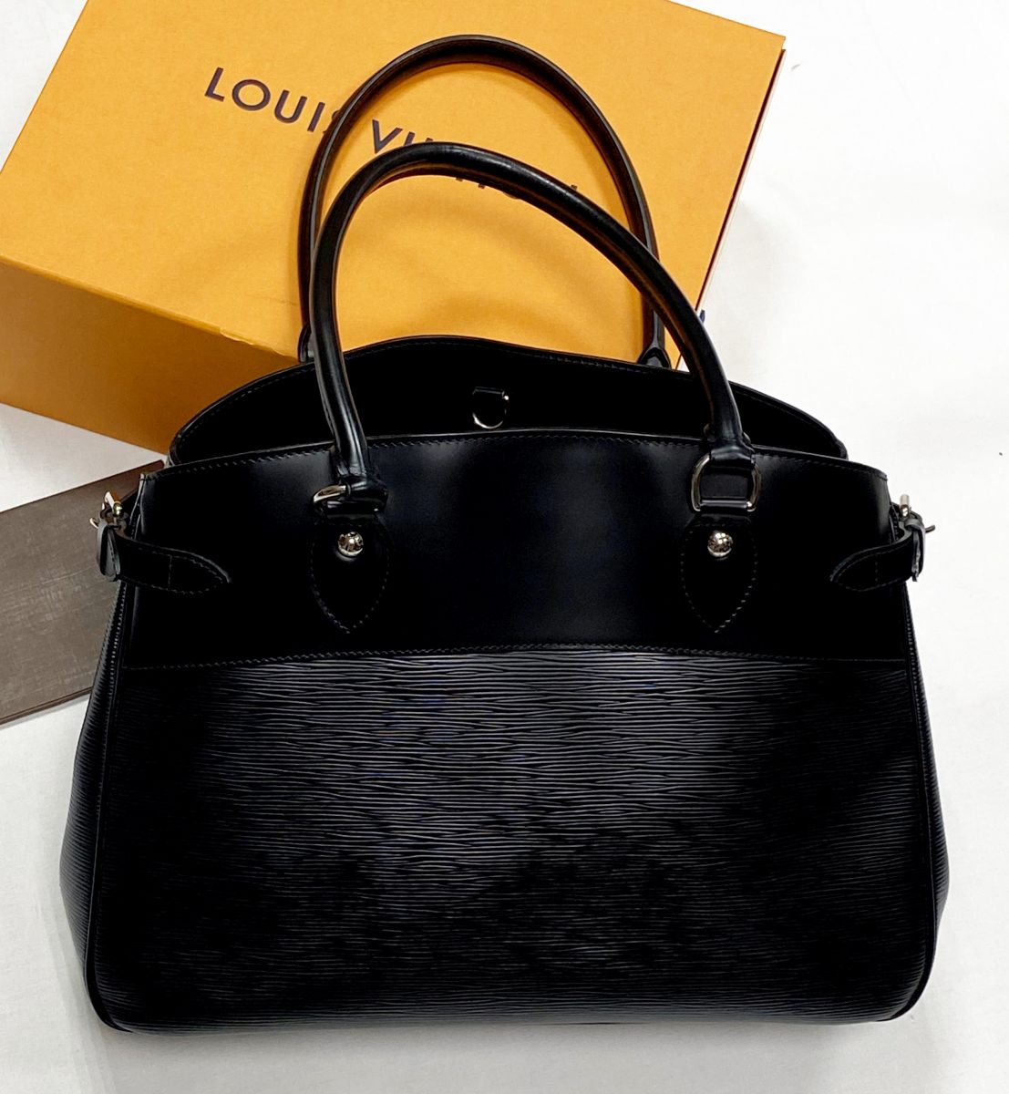 Сумка Louis Vuitton размер 40/30 цена 46 965 руб
