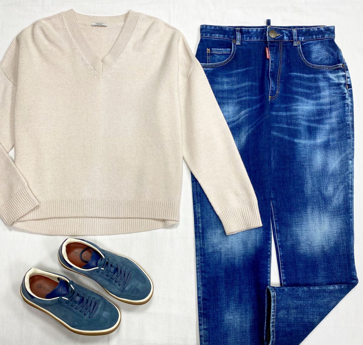 Кофта / кашемир / Peserico размер M цена 15 655 руб 
Джинсы Dsquared размер 44 цена 23 483 руб
Кеды Loro Piana размер 37.5 цена 57 925 руб