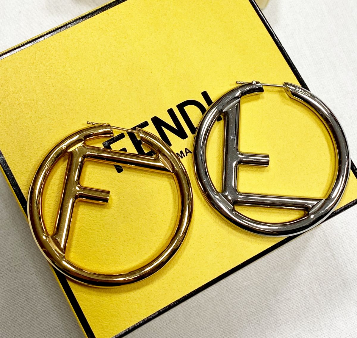 Серьги Fendi цена 23 483 руб / в коробке/ 