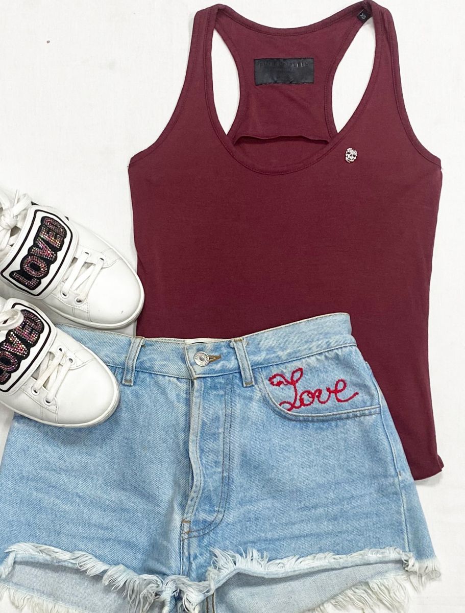 Топ Philipp Plein размер XS цена 4 697 руб
Шорты Forte Couture размер 26 цена 4 697 руб
Кеды Gucci размер 36 цена 15 655 руб