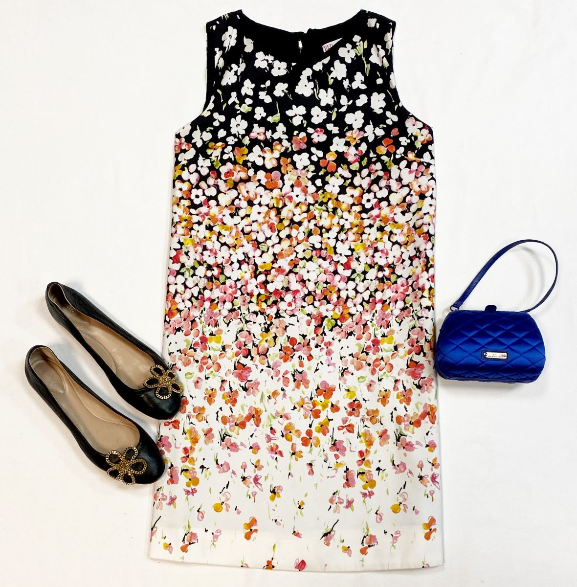 Платье Red Valentino размер 38 цена 6 154 руб
Балетки Chloe размер 40 цена 15 385 руб
Сумка Moschino 