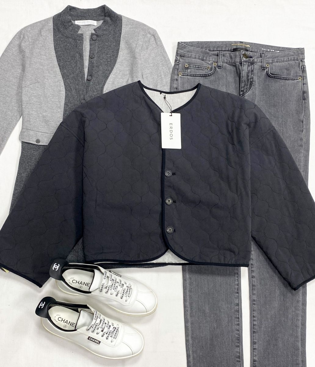 Куртка Erdos размер M цена 15 655 руб
Кофта Fabiana Filippi размер 40 цена 7 828 руб
Джинсы Saint Laurent размер 27 цена 12 524 руб
Кеды Chanel размер 39 цена 78 275 руб