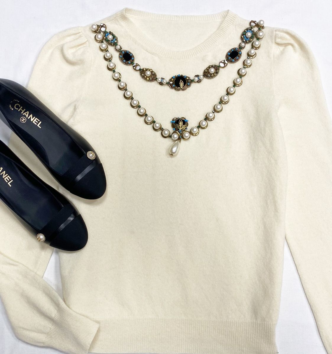 Кофта /камни/ Gucci размер M цена 31 310 руб
Туфли Chanel размер 37.5 цена 62 620 руб