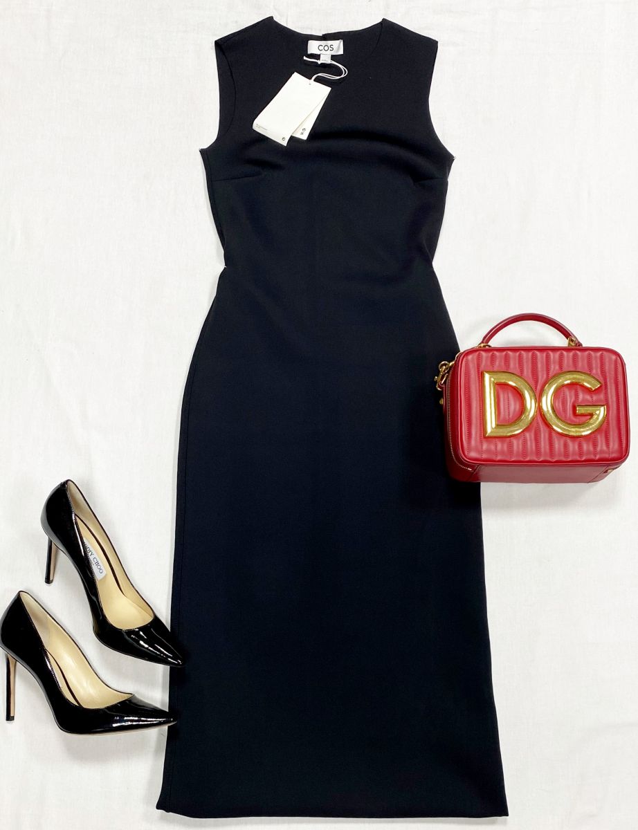 Платье Cos размер XS цена 10 959 руб
Туфли Jimmy Choo размер 39.5 цена 23 483 руб
Сумка Dolce Gabbana