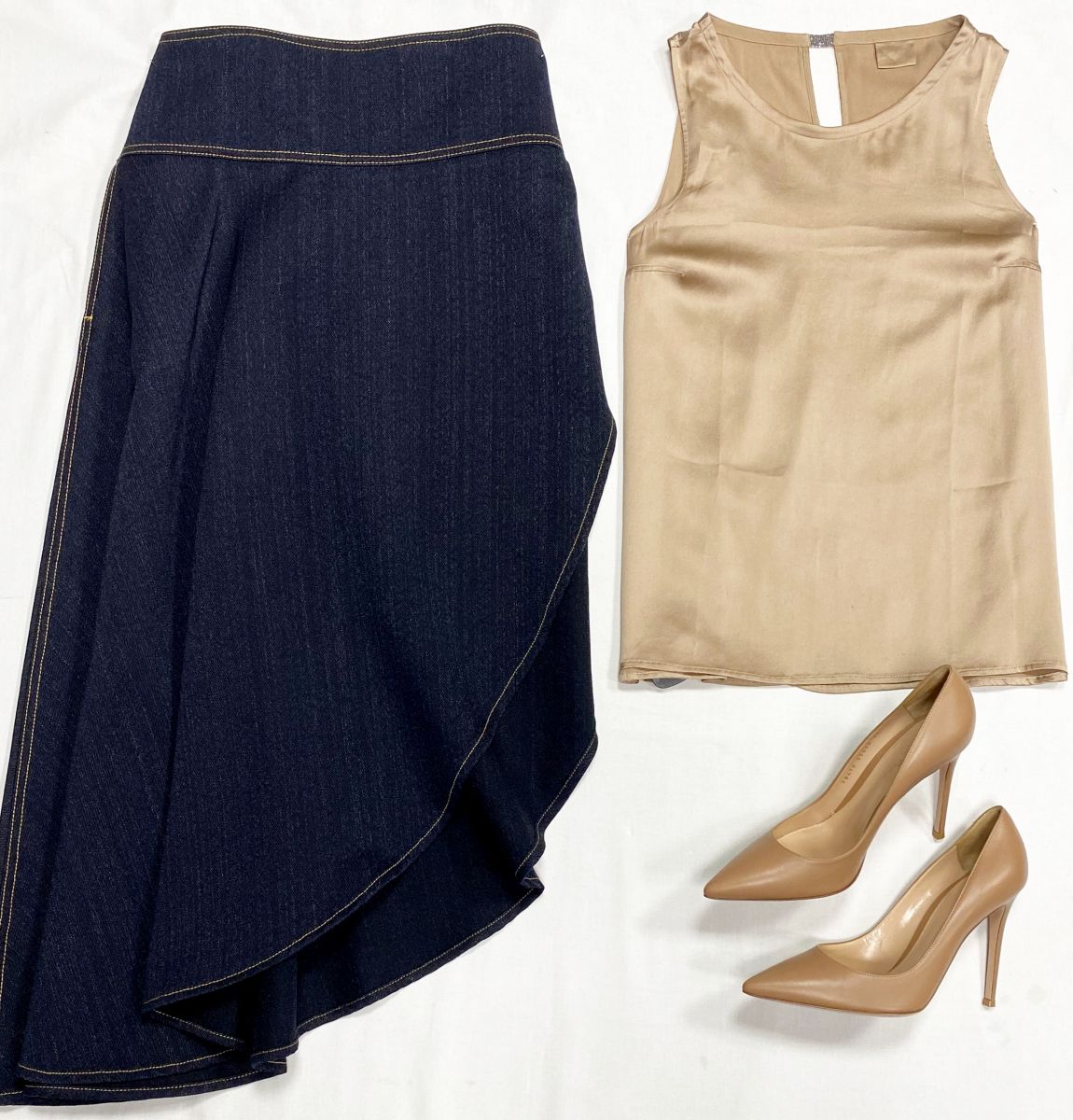 Юбка Alaïa размер 40 цена 78 275 руб
Топ Brunello Cucinelli размер S цена 7 828 руб
Туфли Gianvito Rossi размер 40 цена 31 310 руб