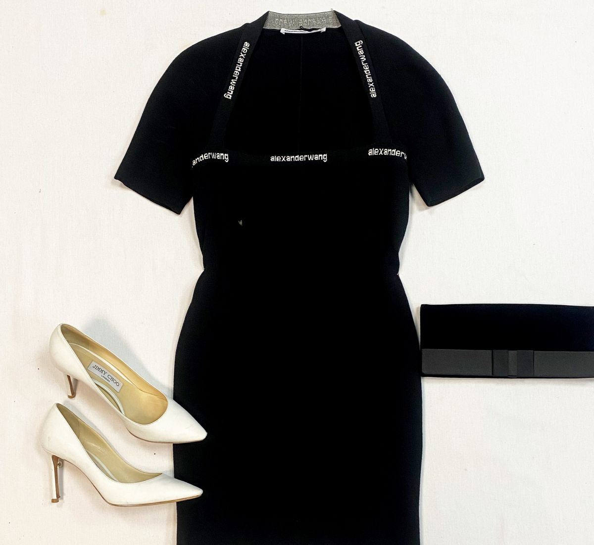 Платье Alexander Wang размер 42 цена 15 385 руб
Туфли Jimmy Choo размер 37 цена 10 770 руб
Клатч Armani 