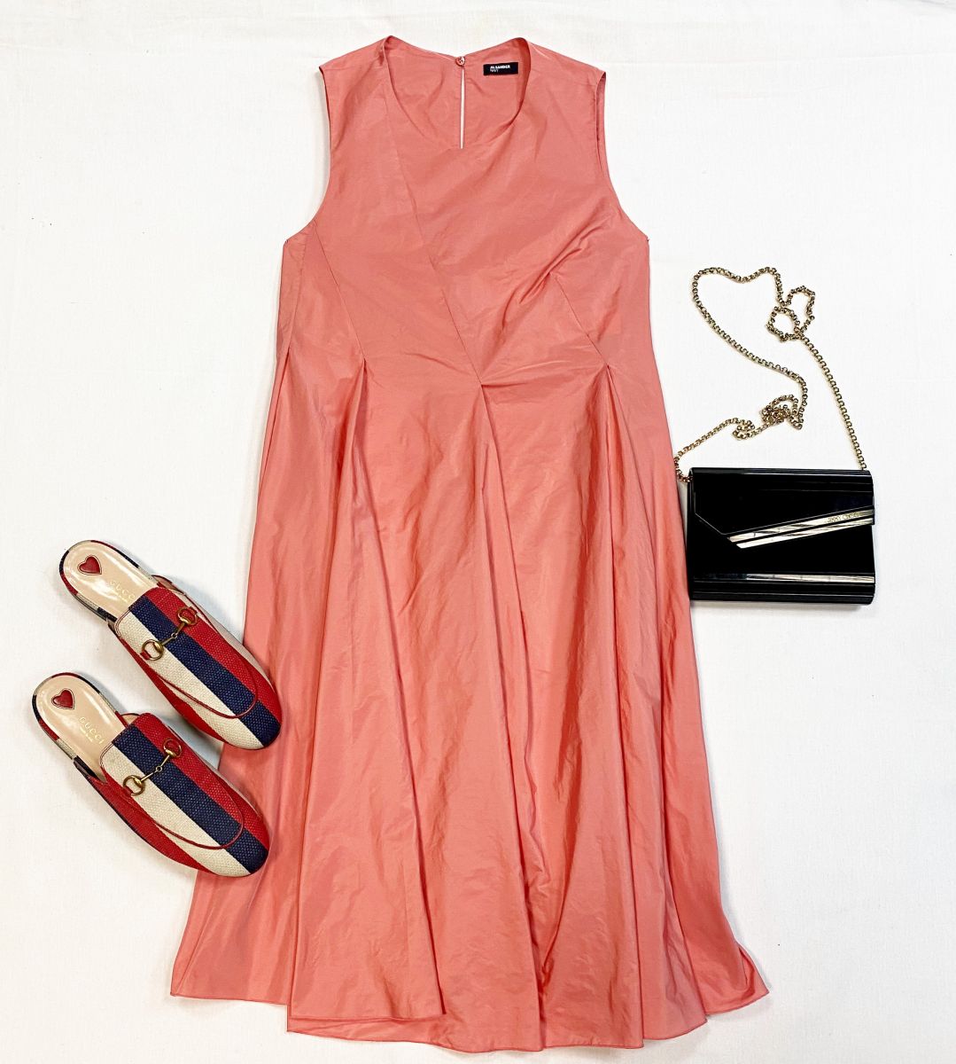 Платье Jil Sander размер 36 цена 9 231 руб
Мюли Gucci размер 39.5 цена 23 078 руб
Сумка Jimmy Choo 