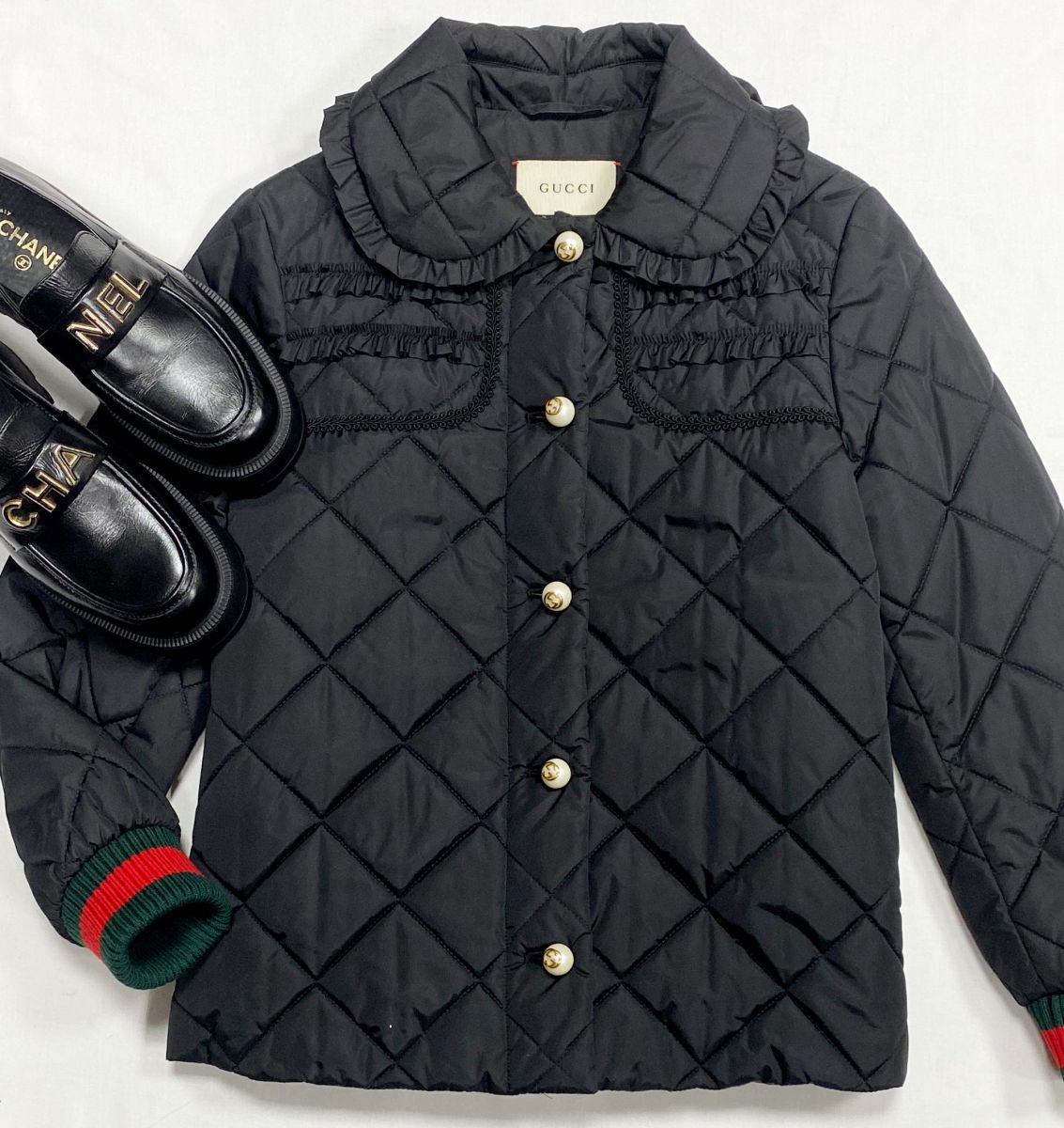 Куртка Gucci размер 40 цена 46 965 руб
Лоферы Chanel размер 39 цена 109 585 руб