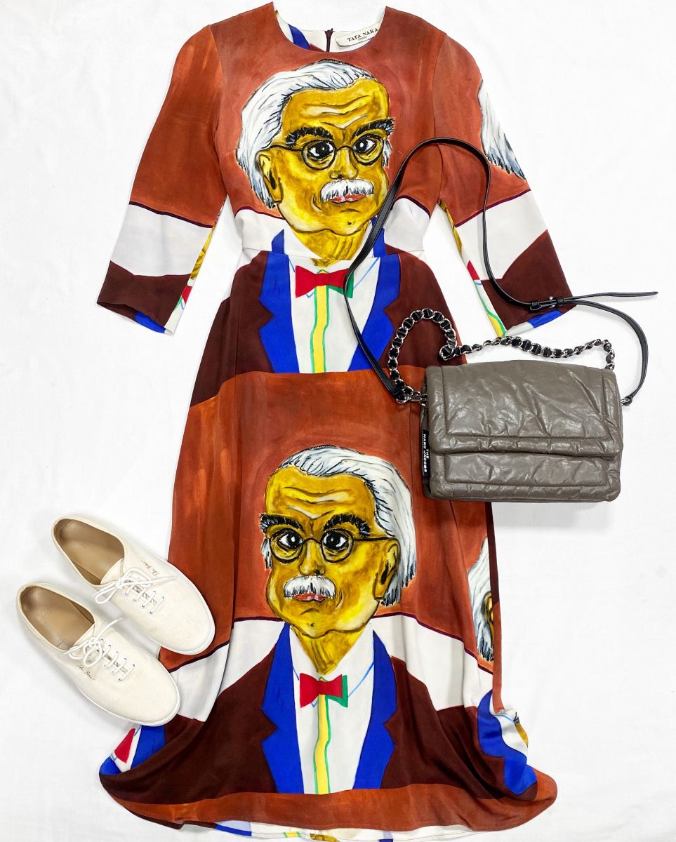 Платье Tata Naka размер 36 цена 4 697 руб
Кеды The Row размер 38 цена 23 483 руб
Сумка Marc Jacobs 