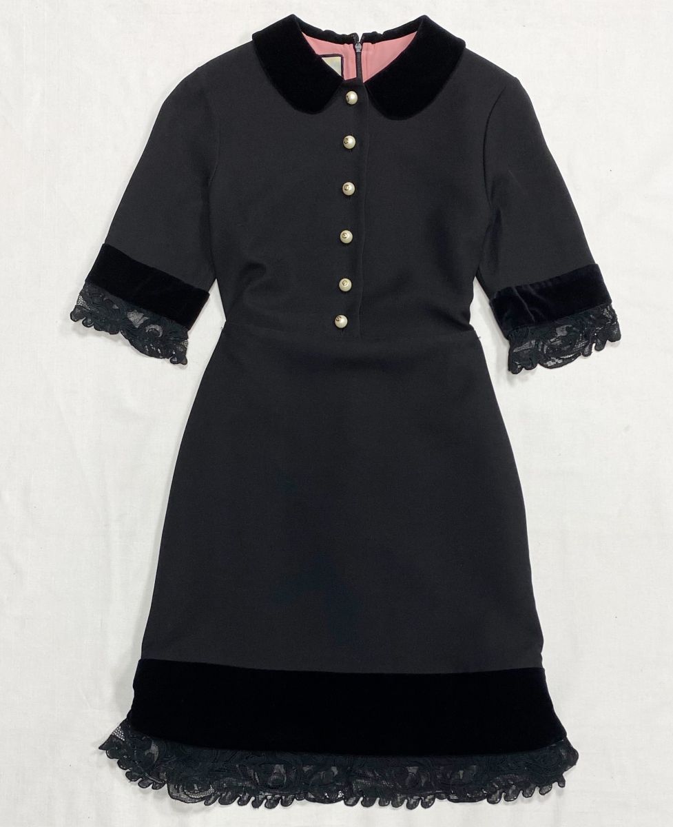 Платье /ажур/ Gucci размер 40 цена 31 310 руб
Туфли Jimmy Choo размер 38.5 цена 17 221 руб
Сумка Balenciaga 