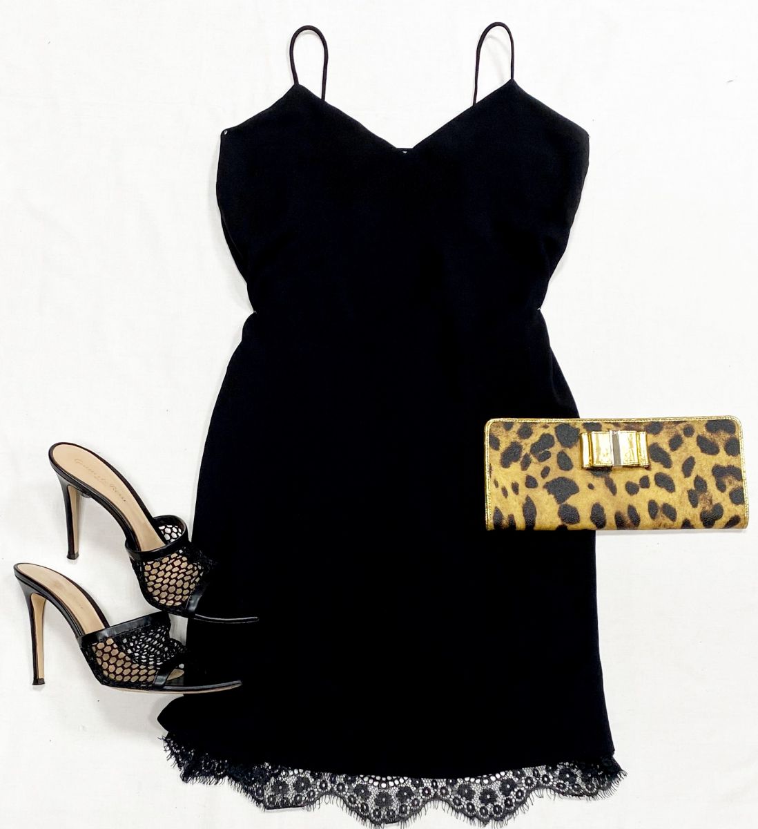 Платье Armani размер 4 цена 7 828 руб/ с биркой/
Сабо Gianvito Rossi размер 38 цена 15 655 руб
Клатч Dolce Gabbana 