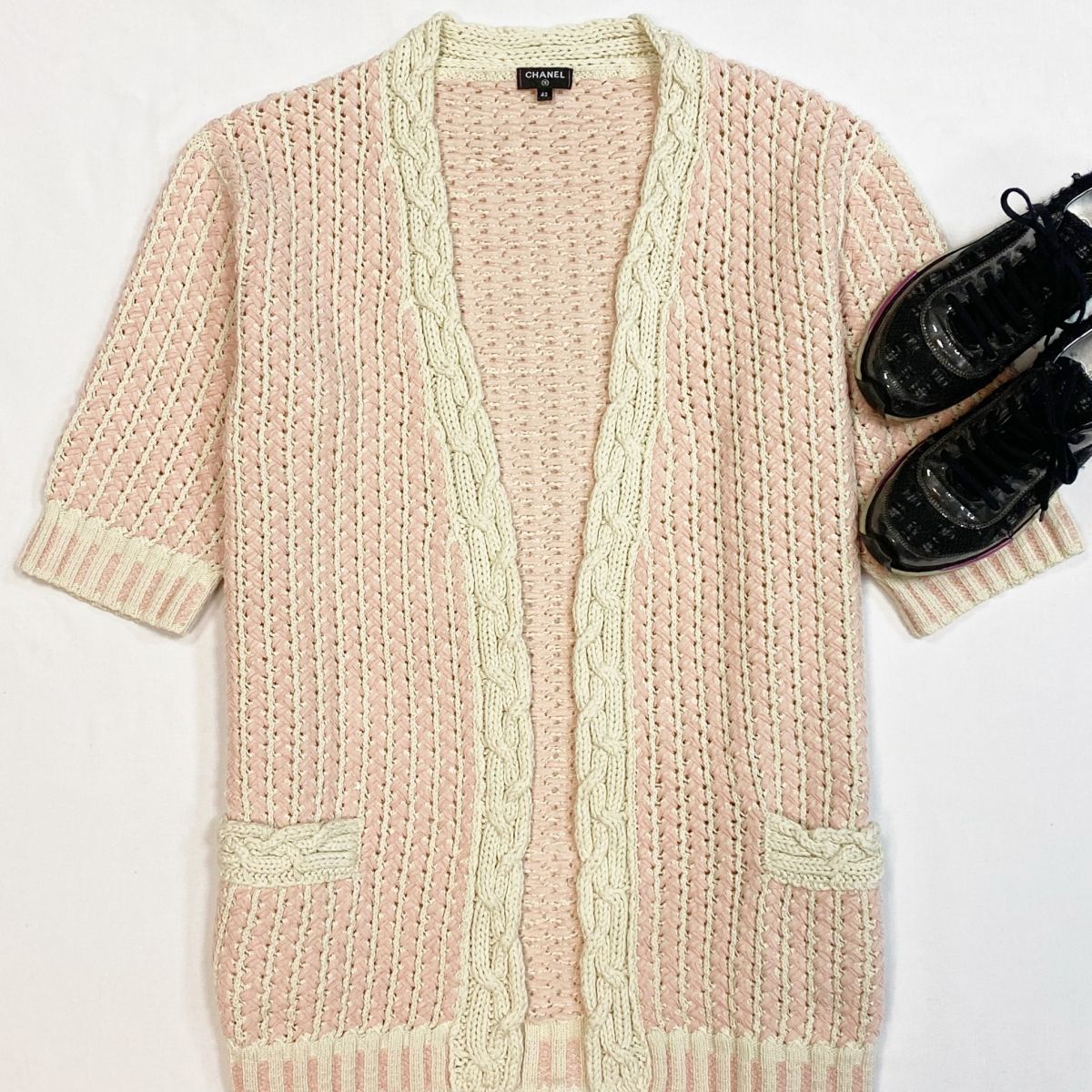 Кардиган Chanel размер 42 цена 230 775 руб
Кроссовки Chanel размер 38.5 цена 23 078 руб 