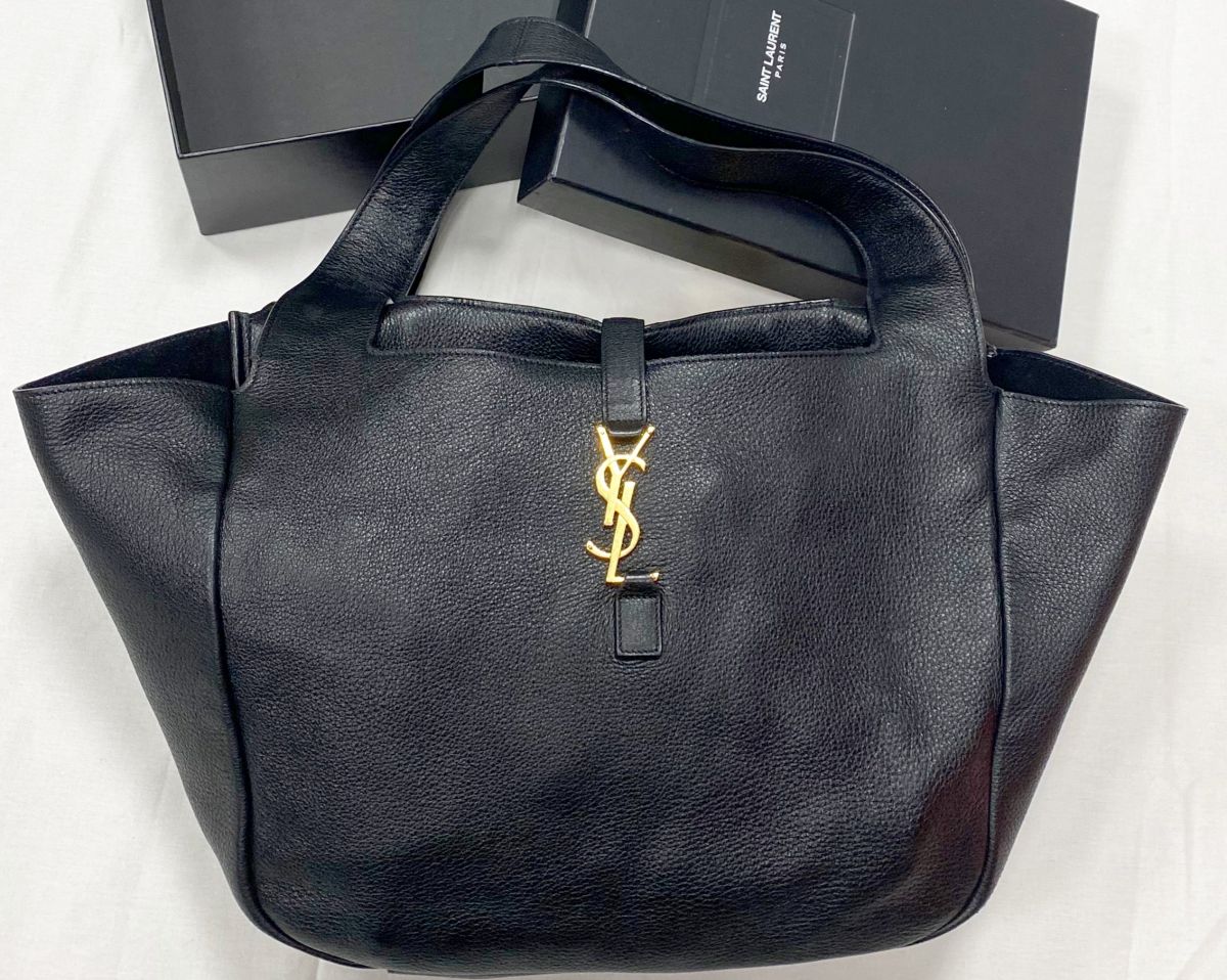 
Сумка Saint Laurent размер 30/27 цена 156 550 руб 