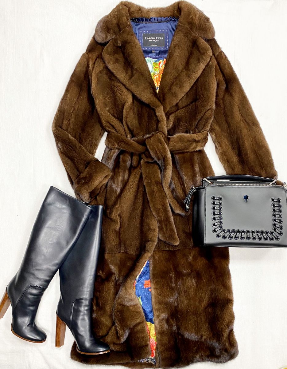 Шуба/ мех норки/ Re Look Furs размер 48 цена 234 825 руб
Сапоги Celine размер 40 цена 23 483 руб
Сумка Fendi 