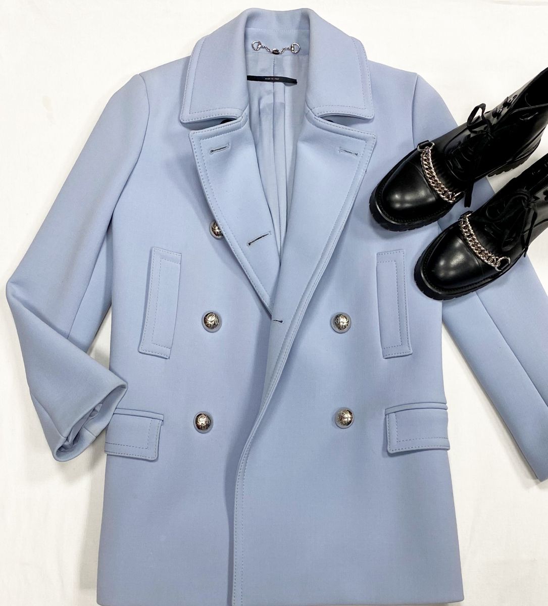 Пальто Gucci размер 42 цена 38 463 руб
Ботинки Burberry размер 37 цена 46 155 руб