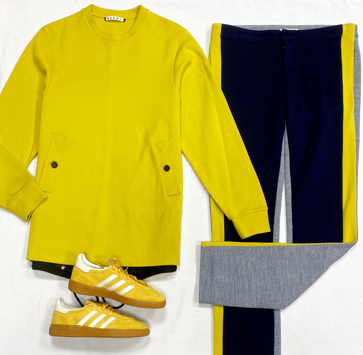 Костюм Marni размер 42 цена 10 770 руб
Кеды Adidas размер 37.5 цена 23 078 руб