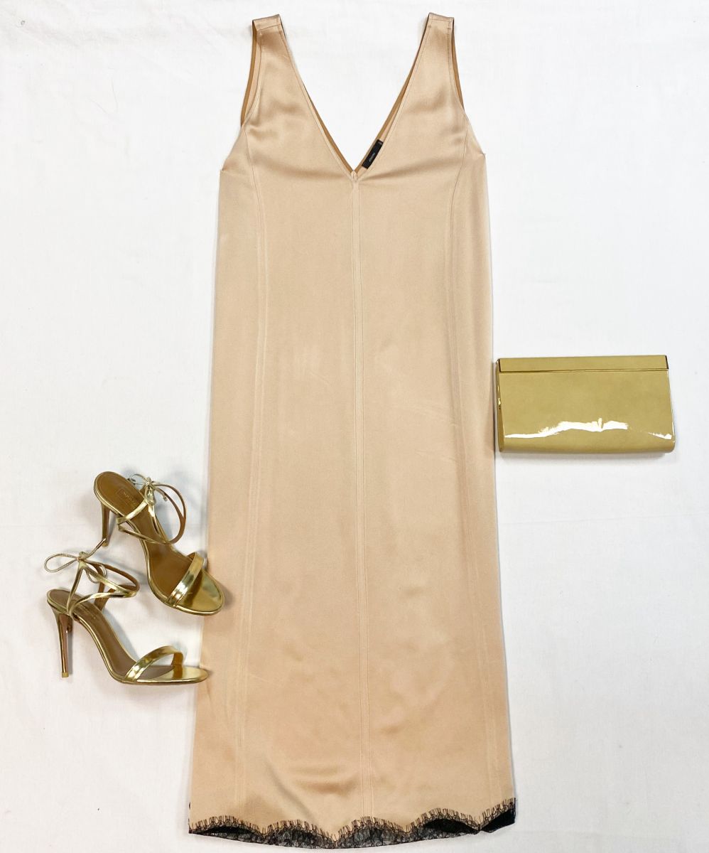 Платье Joseph размер 42 цена 15 385 руб
Босоножки Aquazzura размер 39 цена 23 078 руб
Клатч Jimmy Choo 