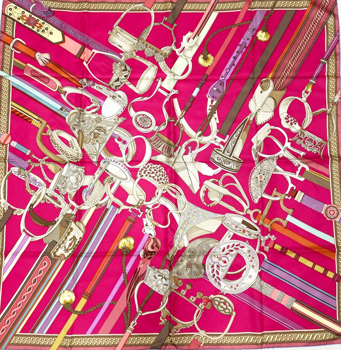 Платок / шелк / Hermès размер 90/90 цена 39 138 руб