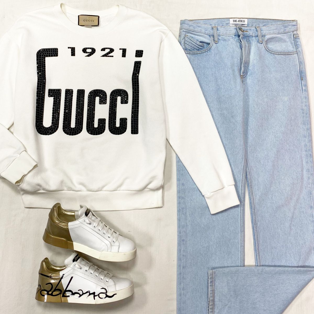 Толстовка / отделка камни / Gucci размер XXS цена 23 483 руб 
Джинсы The Attico размер 24 цена 23 483 руб 
Кеды Dolce Gabbana размер 38.5 цена 23 483 руб