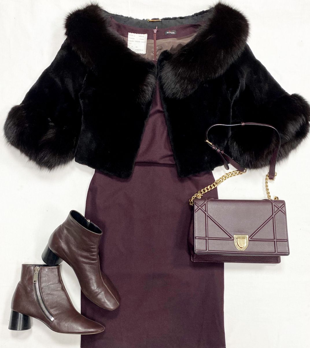 Болеро/ мех норки/ размер 42 цена 23 483 руб
Платье Kiton размер 40 цена 10 959 руб
Ботинки Celine размер 39 цена 23 483 руб
Сумка Christian Dior 