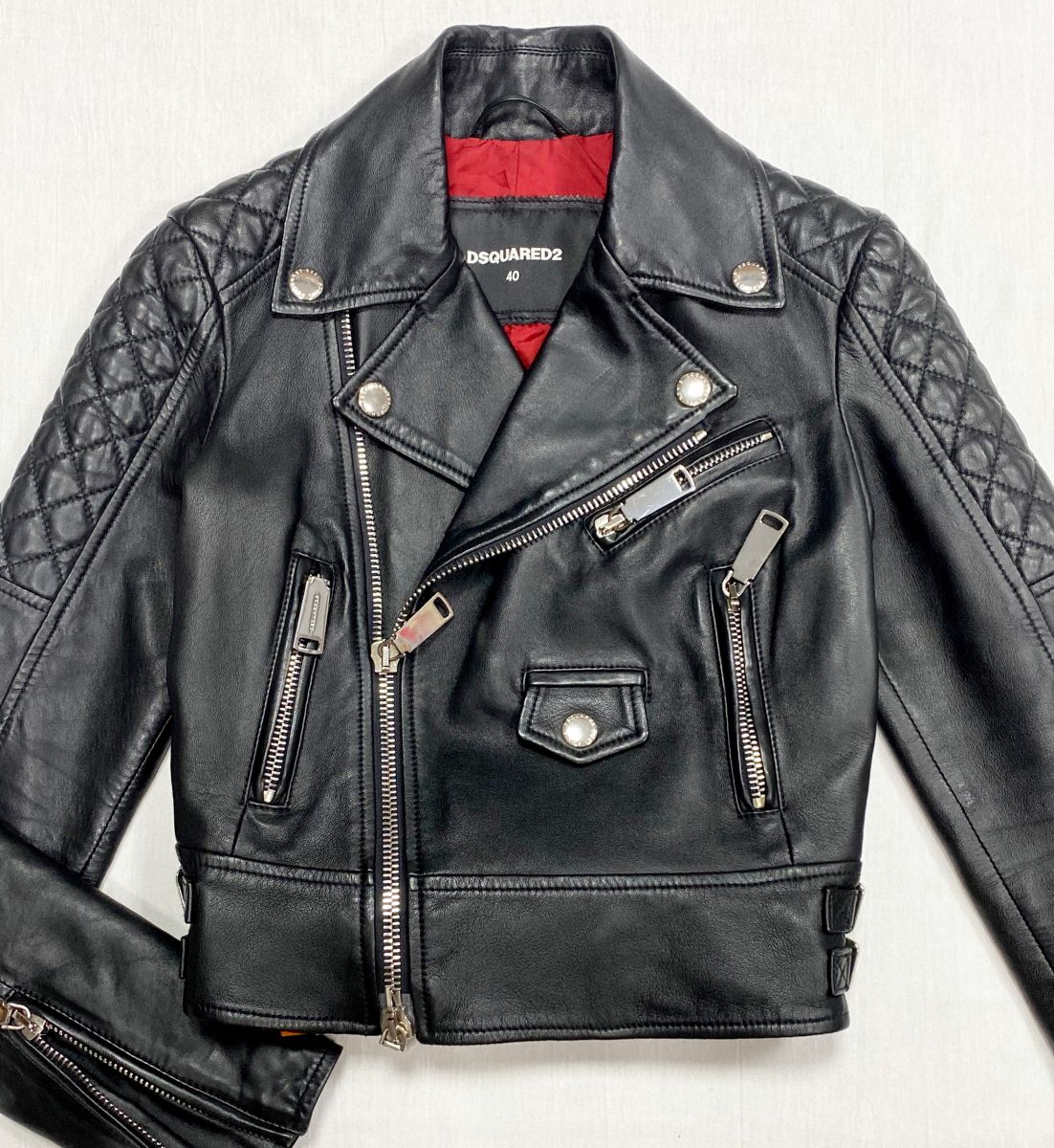 Куртка /кожа/ Dsquared размер 40 цена 23 483 руб
Слипоны Givenchy размер 36 цена 4 697 руб
