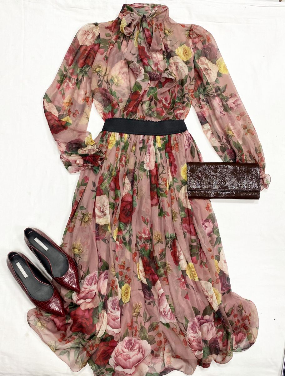 Костюм Dolce Gabbana размер 40 цена 39 138 руб
Балетки Raschini размер 38 цена 31 310 руб
Клатч Ysl