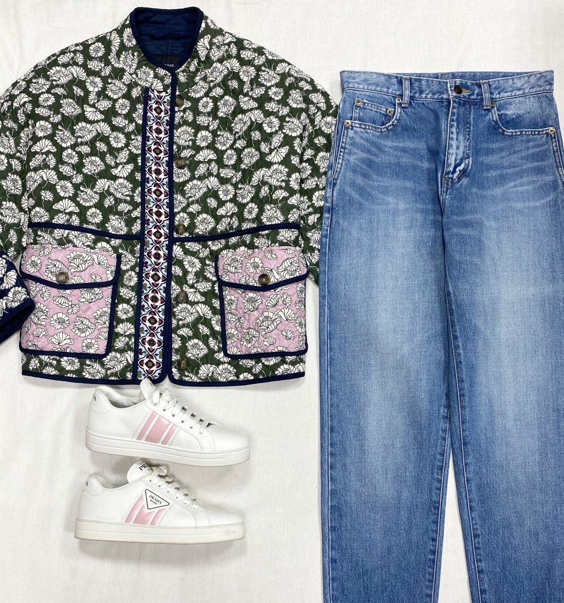 Куртка Weekend/ Max Mara размер 42 цена 15 655 руб
Джинсы Saint Laurent размер 26 цена 15 655 руб
Кеды Prada размер 38 цена 31 310 руб