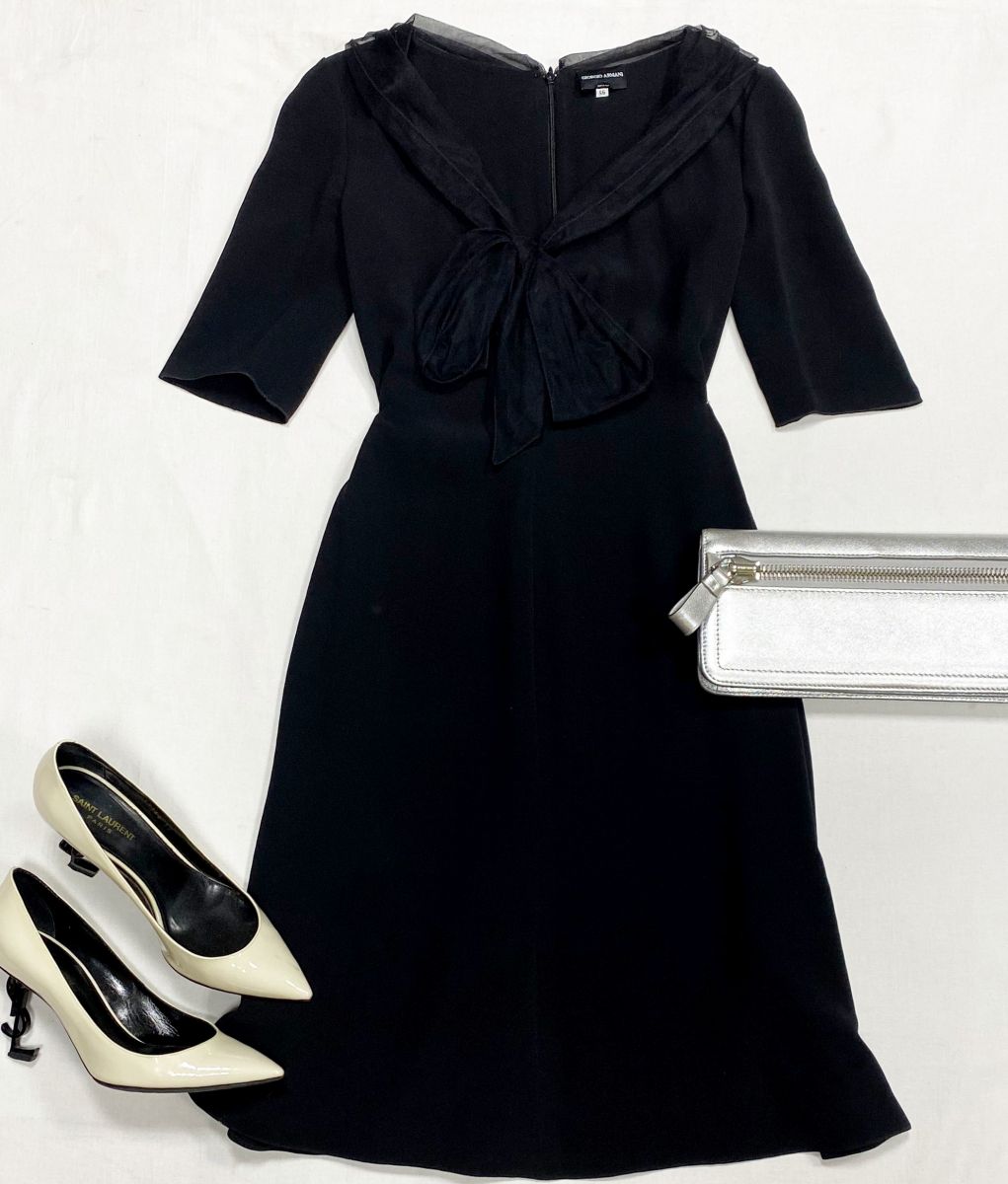 Платье Giorgio Armani размер 36 цена 9 393 руб
Туфли Saint Laurent размер 39 цена 31 310 руб
Клатч Tom Ford 