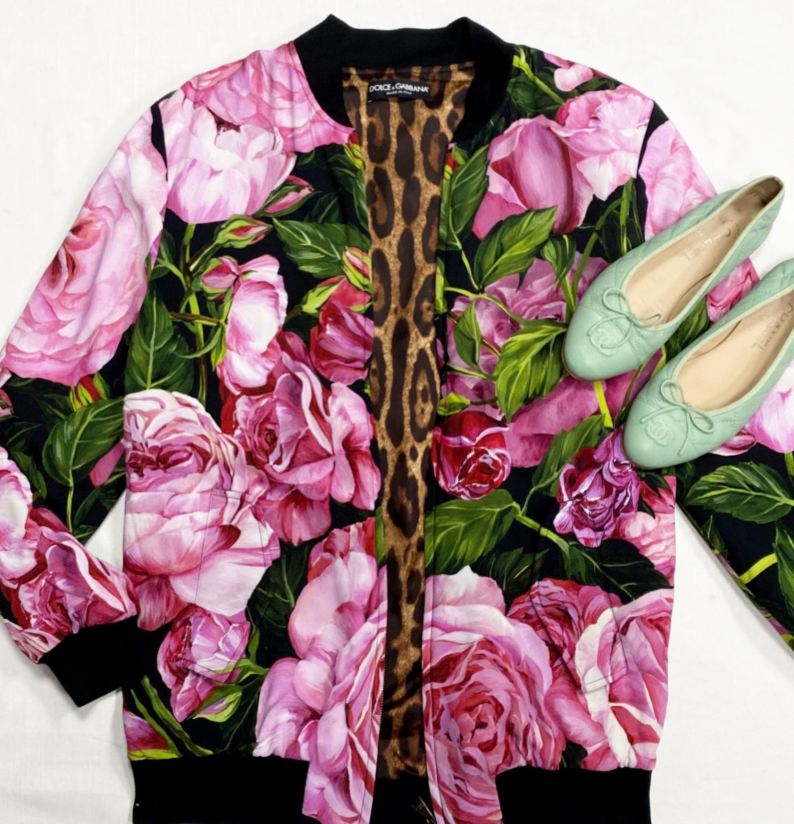 Бомбер Dolce Gabbana размер 40
Цена 23 483 руб