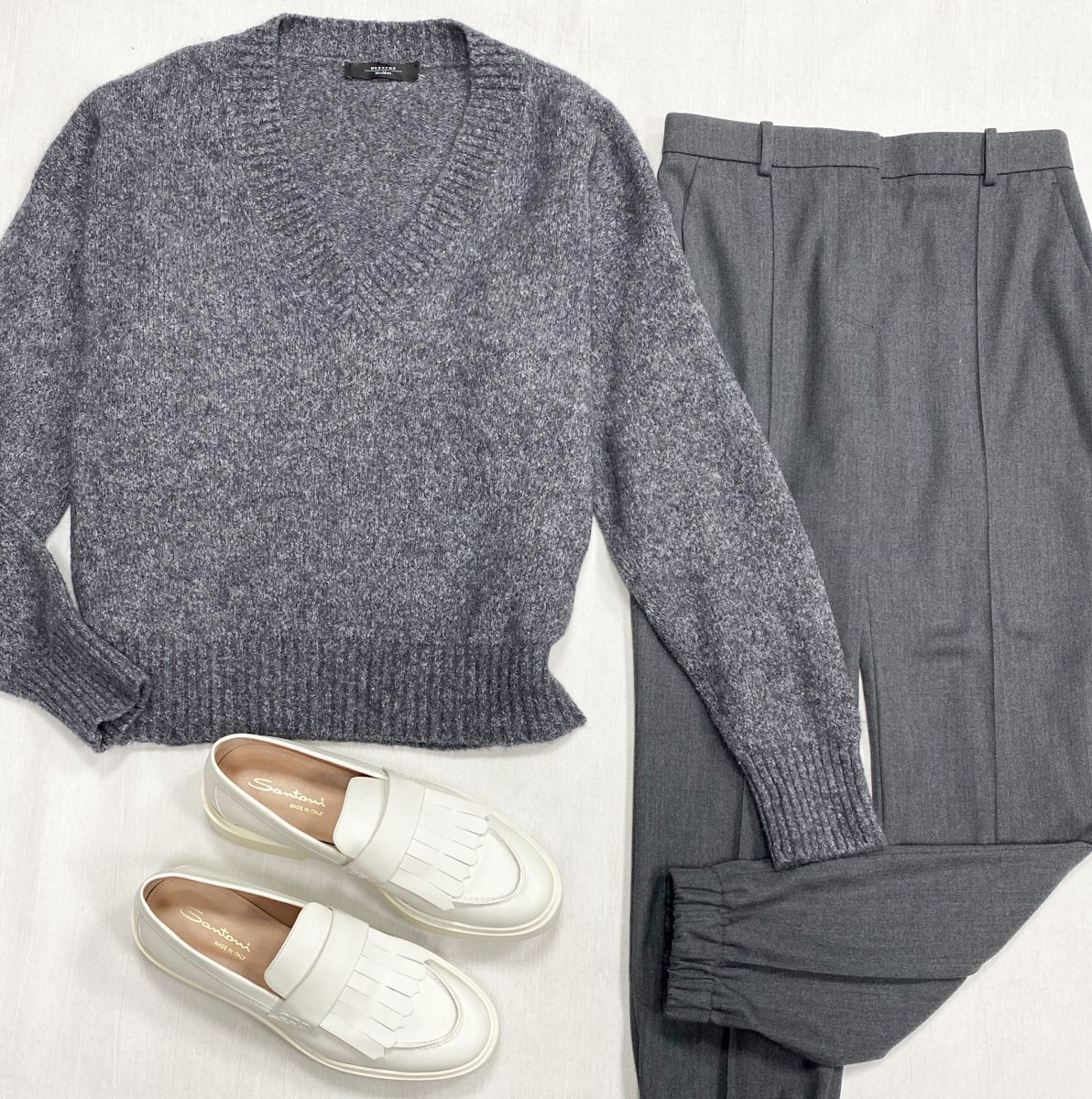 Кофта Weekend/ Max Mara размер L цена 9 393 руб
Брюки Alexander McQueen размер 38 цена 10 959 руб
Лоферы Santoni размер 41.5 цена 31 310 руб