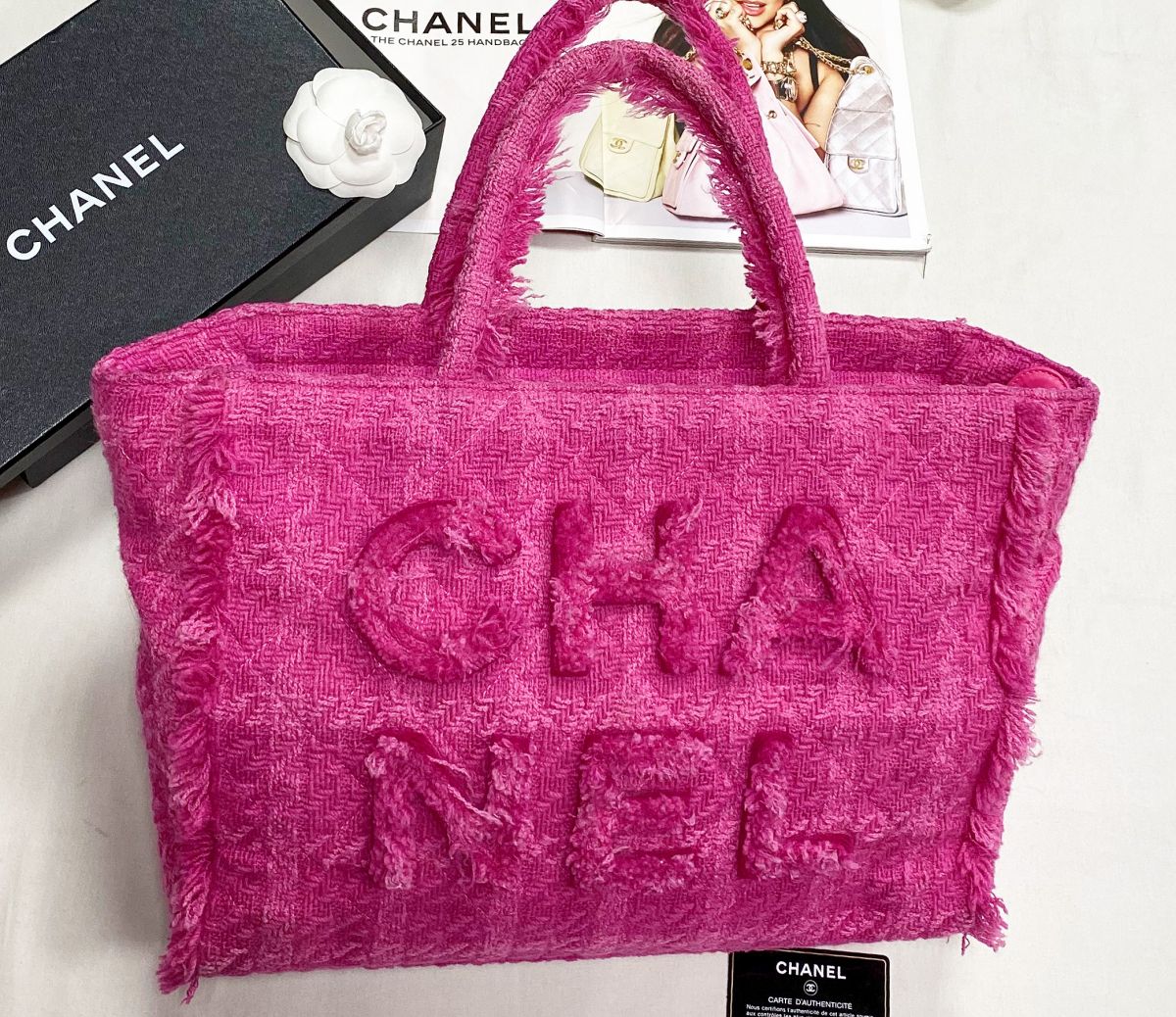 Сумка / твид / Chanel размер 35/25 цена 281 790 руб / карточка /