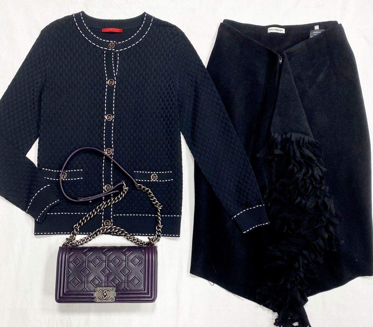 Юбка Balenciga размер 40 цена 4 616 рубКардиган Carolina Herrara размер L цена 10 770 рубСумка Chanel