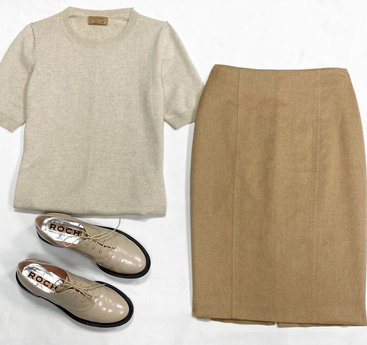 Кофта Falconeri размер XS цена 7 693 руб
Юбка Max Mara размер 40 цена 6 154 руб
Ботинки Rochas размер 38.5 цена 9 231 руб