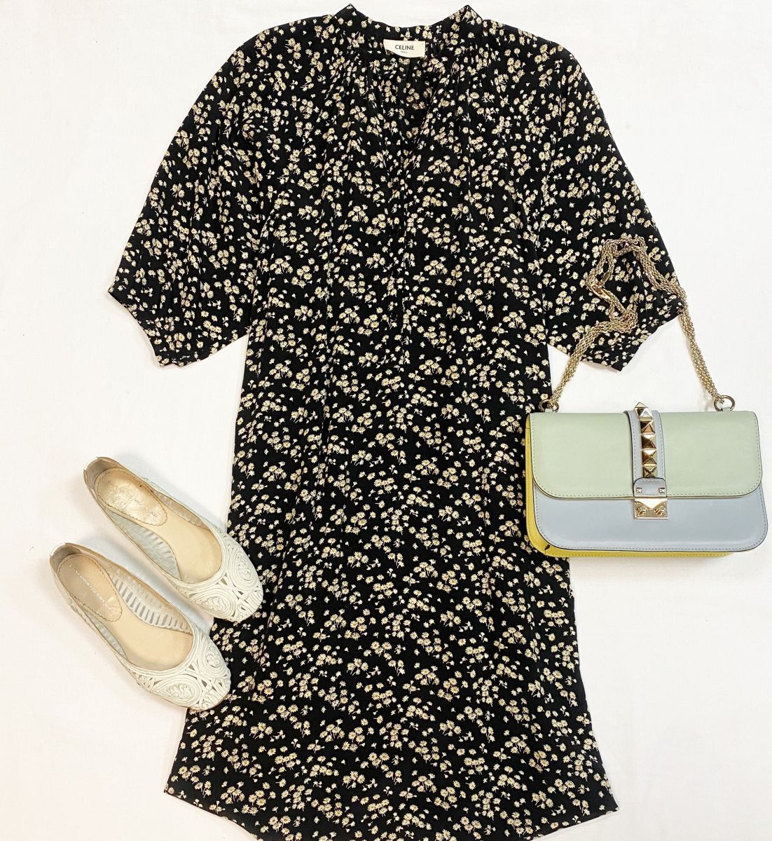 Платье Celine размер 38 цена 30 770 руб
Балетки Chloe размер 38 цена 7 693 руб
Сумка Valentino 

