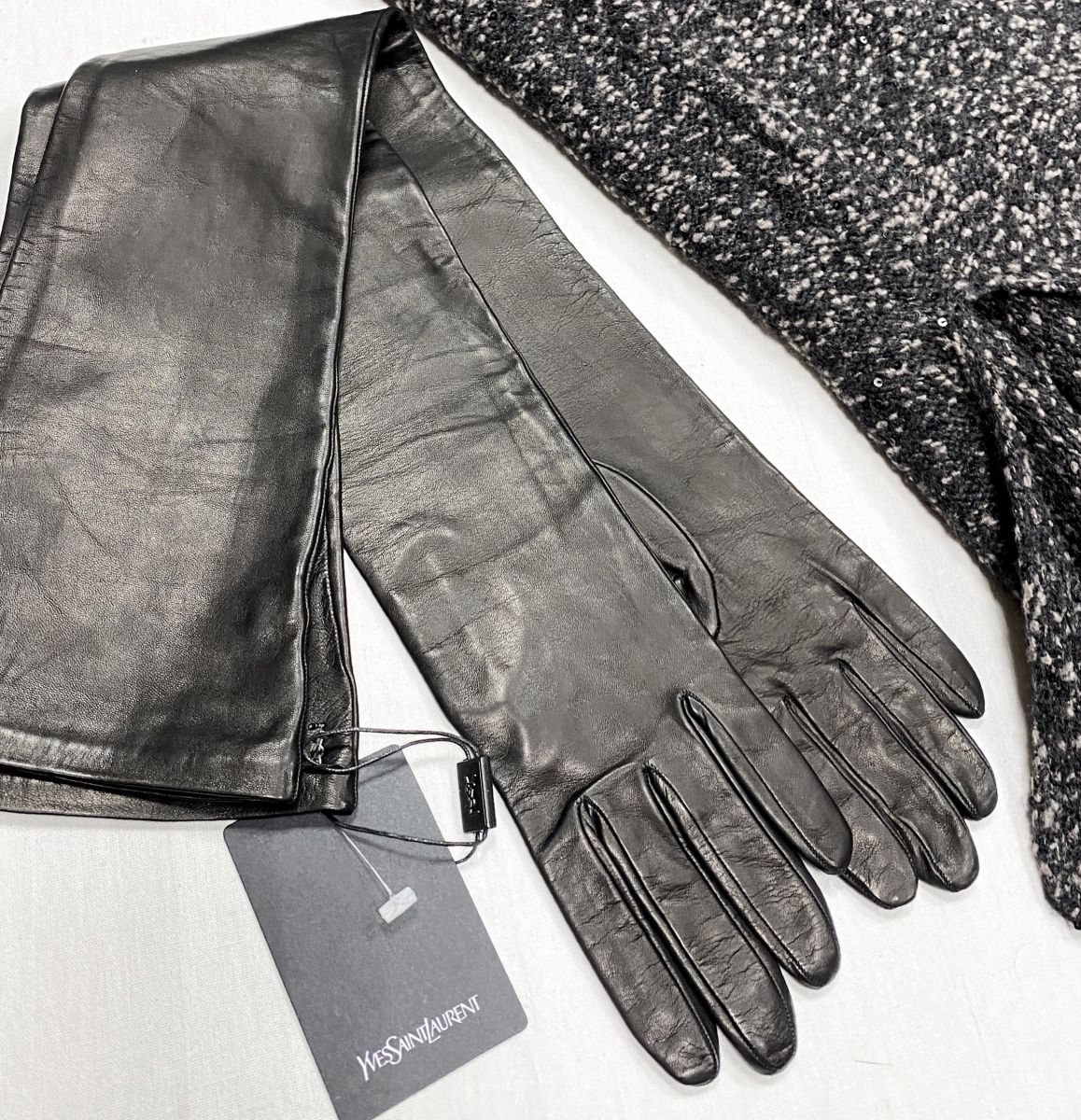 Перчатки Yves Saint Laurent размер 7 цена 15 655 руб / новые с биркой /