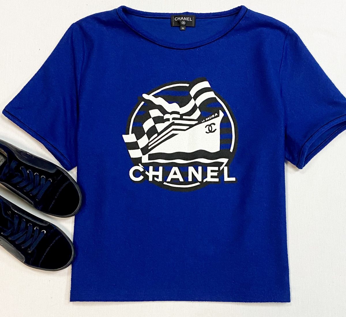 Кофта/люрекс/  Chanel размер 50 цена 38 463 руб
Кеды Chanel размер 38 цена 18 462 руб 