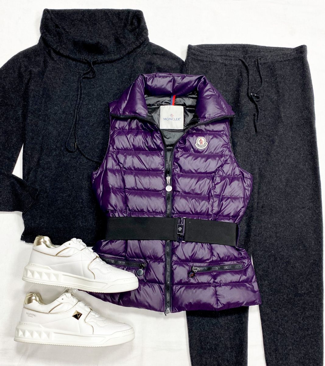 Жилет Moncler размер 1 цена 15 655 руб
Костюм/кашемир/ Falconeri размер S цена 10 959 руб
Кроссовки Valentino размер 40 цена 46 965 руб