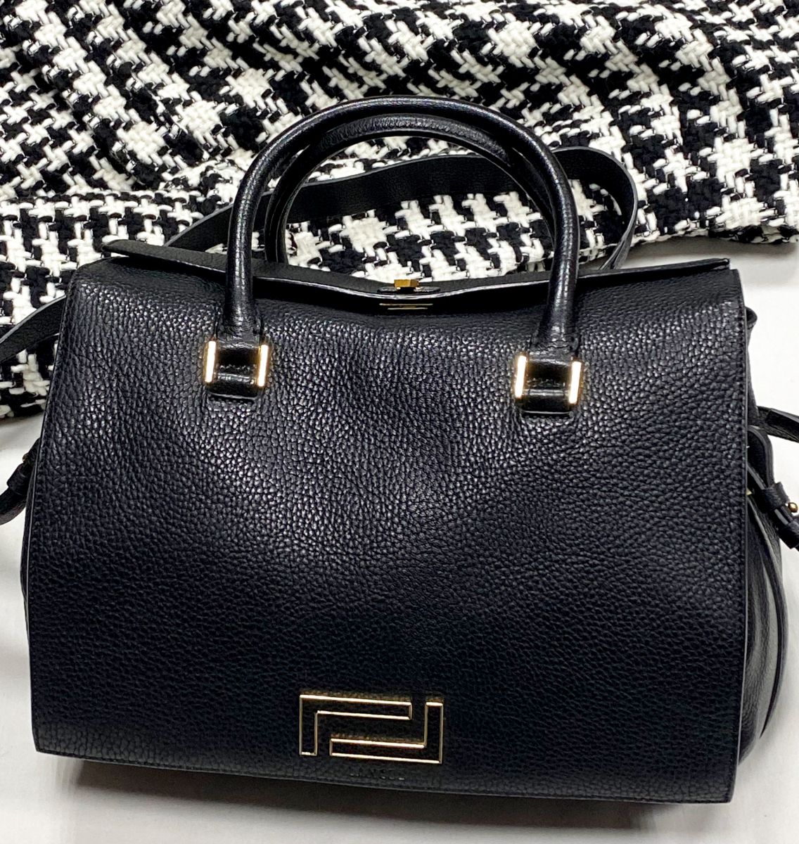 Сумка Lancel размер 30 /22 цена 15 655 руб

