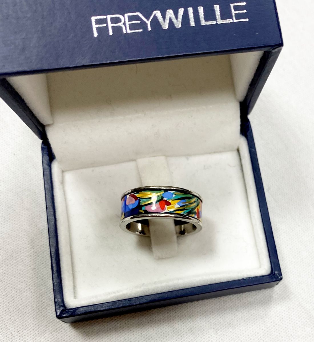 Кольцо Freywille цена 10 959 руб/ в коробке/
