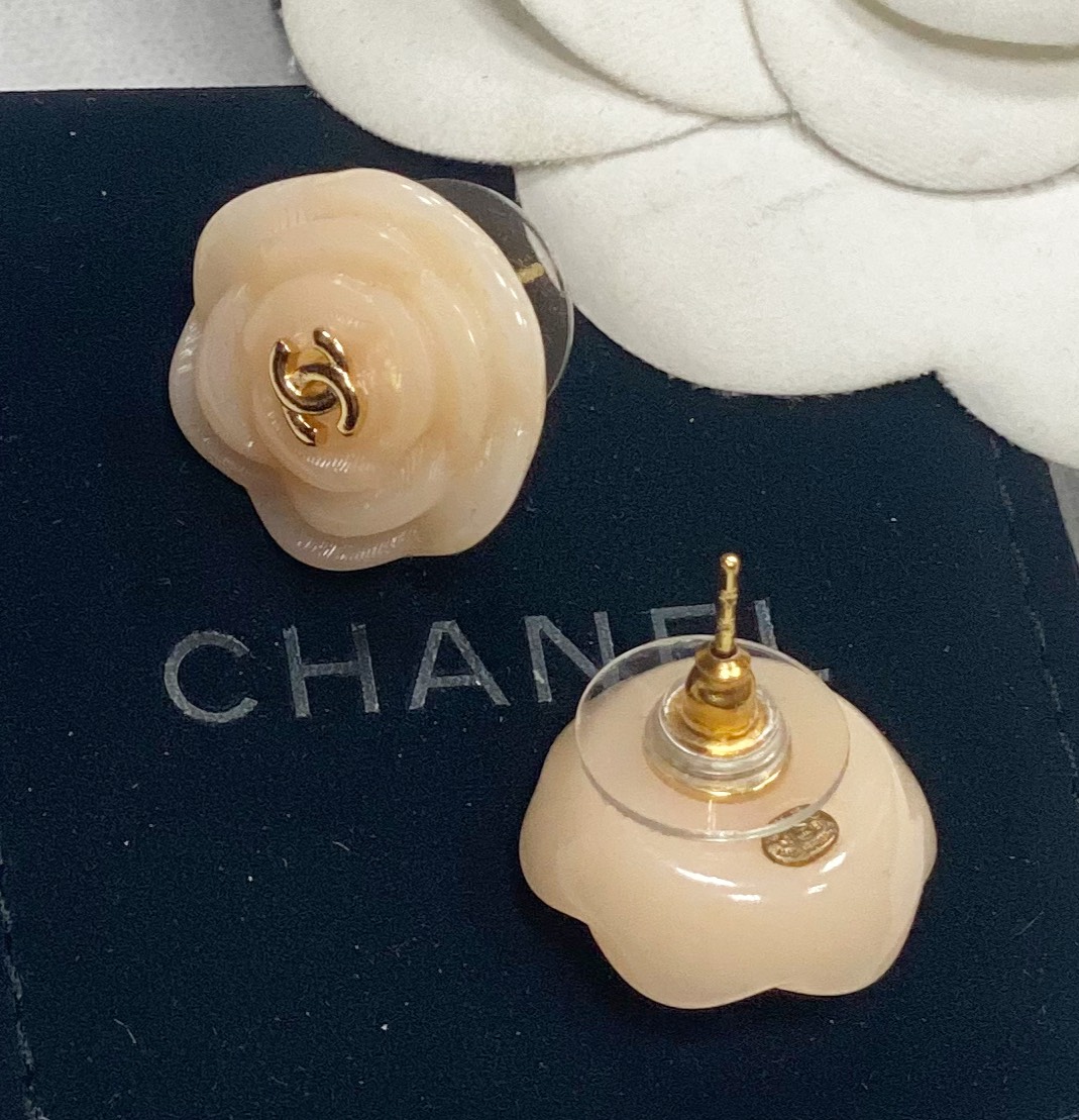 Серьги - гвоздики Chanel цена 78 275 руб / упаковка /