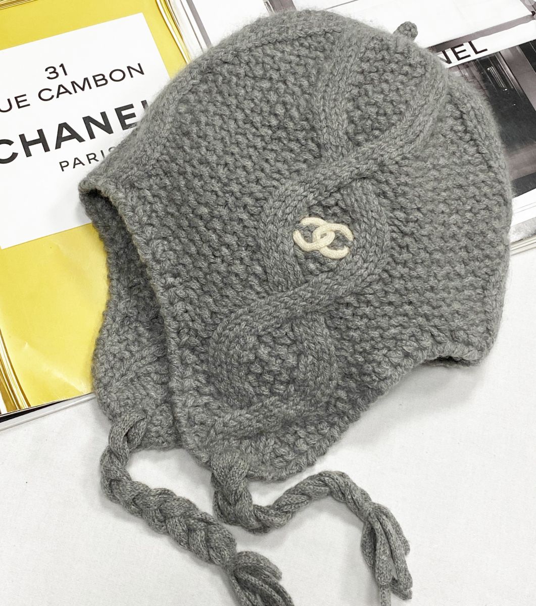 Шапка Chanel цена 23 483 руб

