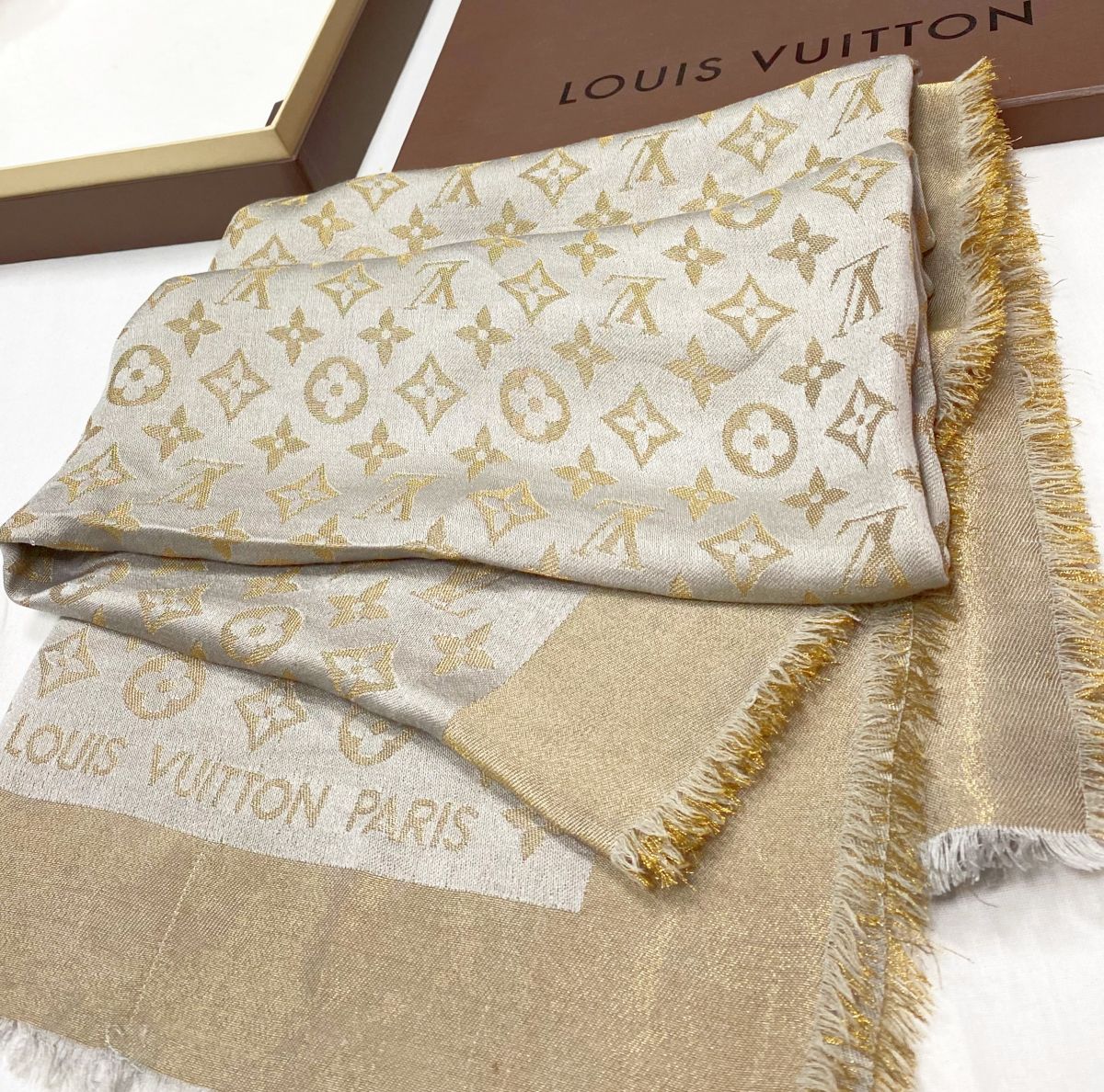 Шаль Loui Vuitton размер 140 цена 23 483 руб