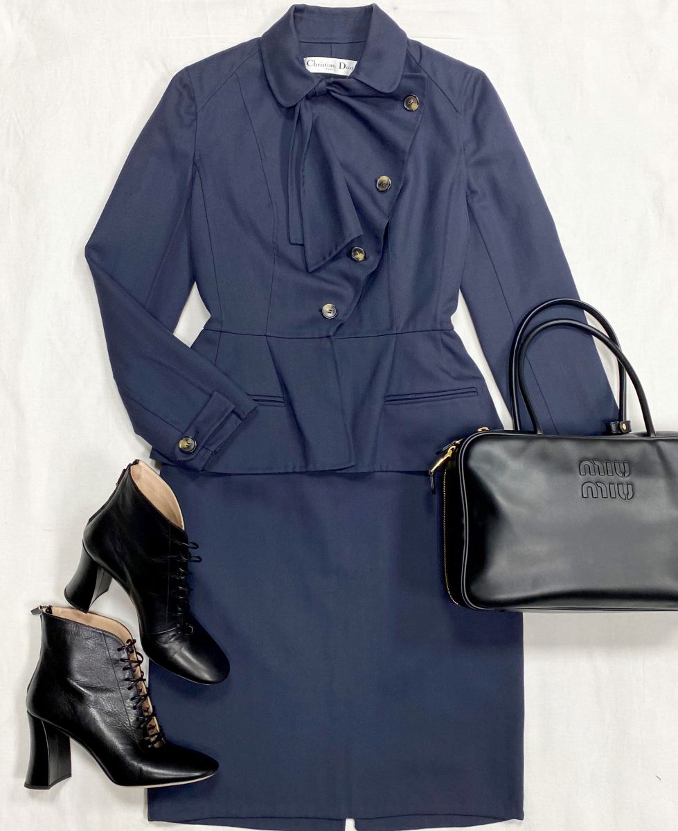 Костюм Christian Dior размер 42 цена 31 310 руб Ботильоны Miu Miu размер 38.5 цена 31 310 руб Сумка Miu Miu