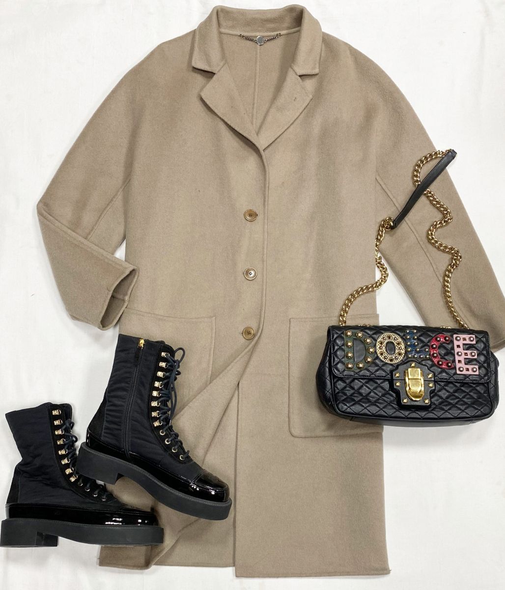 Пальто MarcCain размер 4 цена 15 655 руб
Ботинки Chanel размер 39.5 цена 109 585 руб
Сумка Dolce Gabbana 